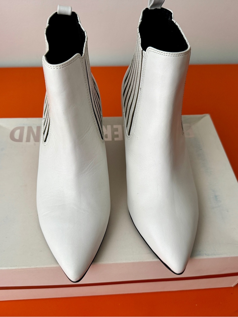 Bleeker & Bond, Beatriz white leather ankle boots, pointed toe, never worn. 6M